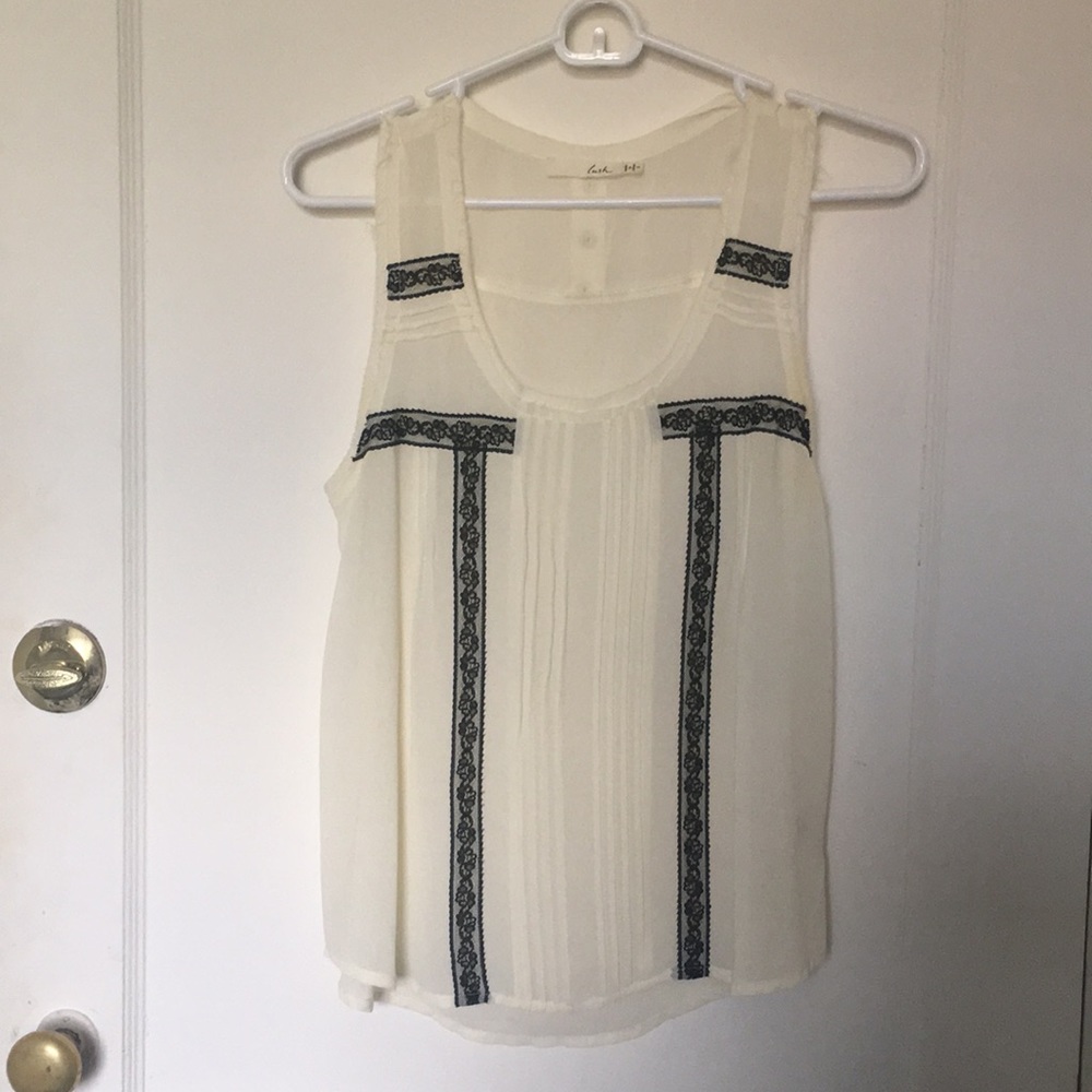 Creme shirt with black detailling